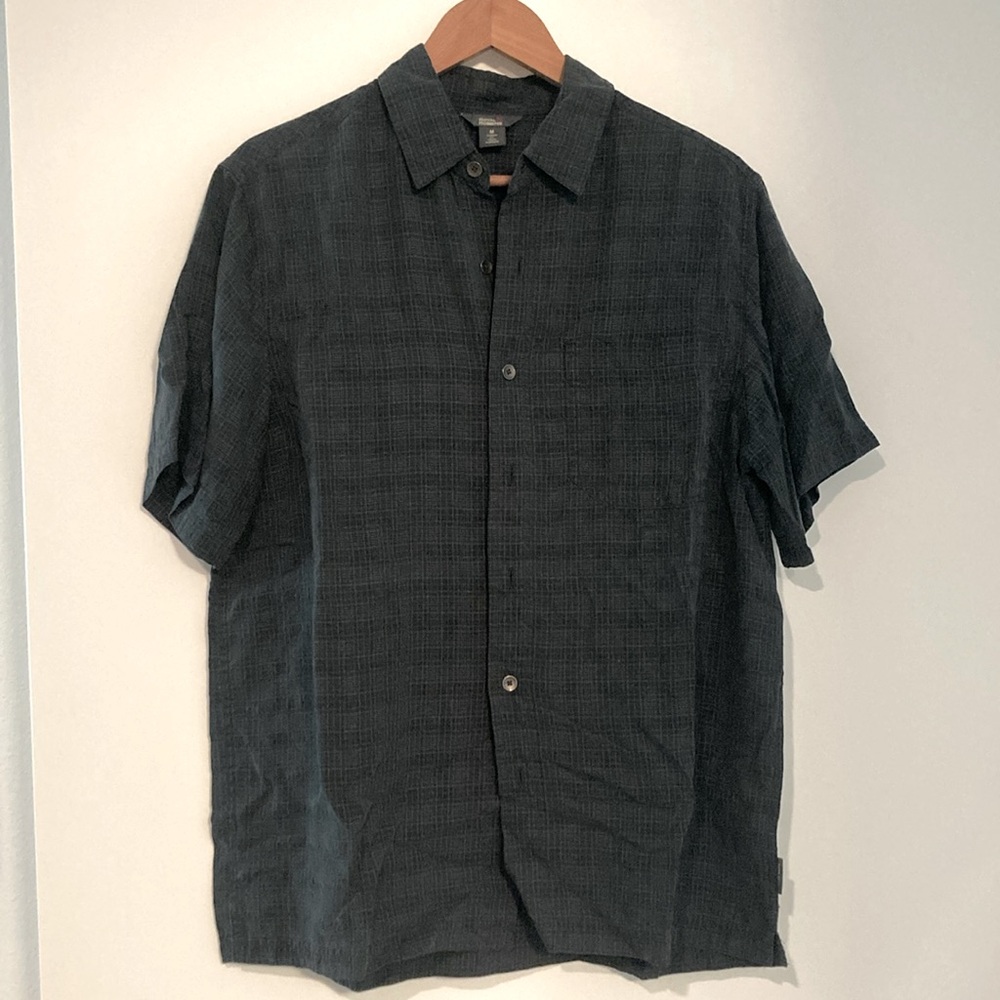 Royal Robbins Classic Fit men’s button down size M